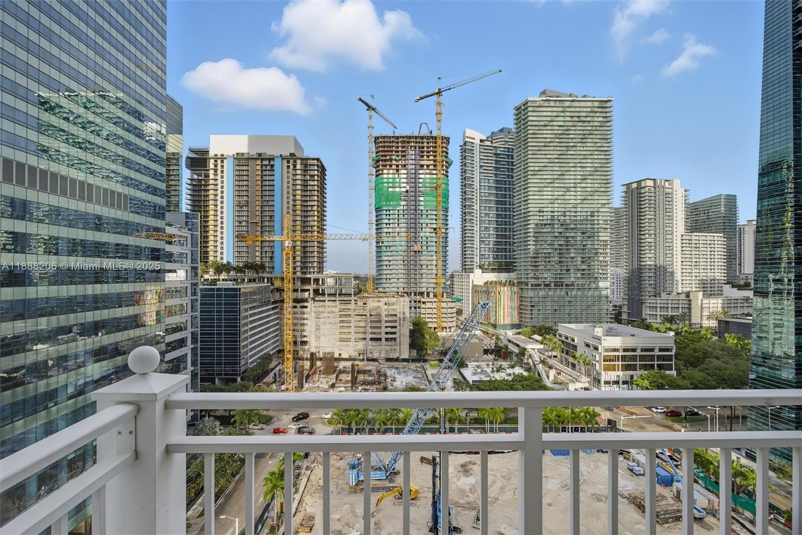 185 SE 14 Ter #1709, Miami FL 33131