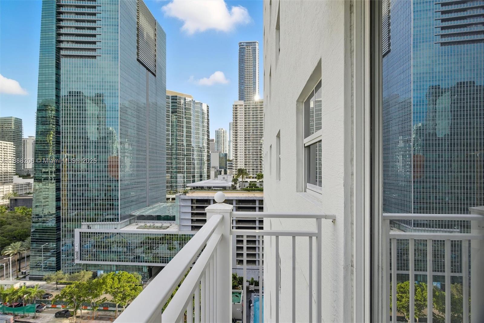 185 SE 14 Ter #1709, Miami FL 33131