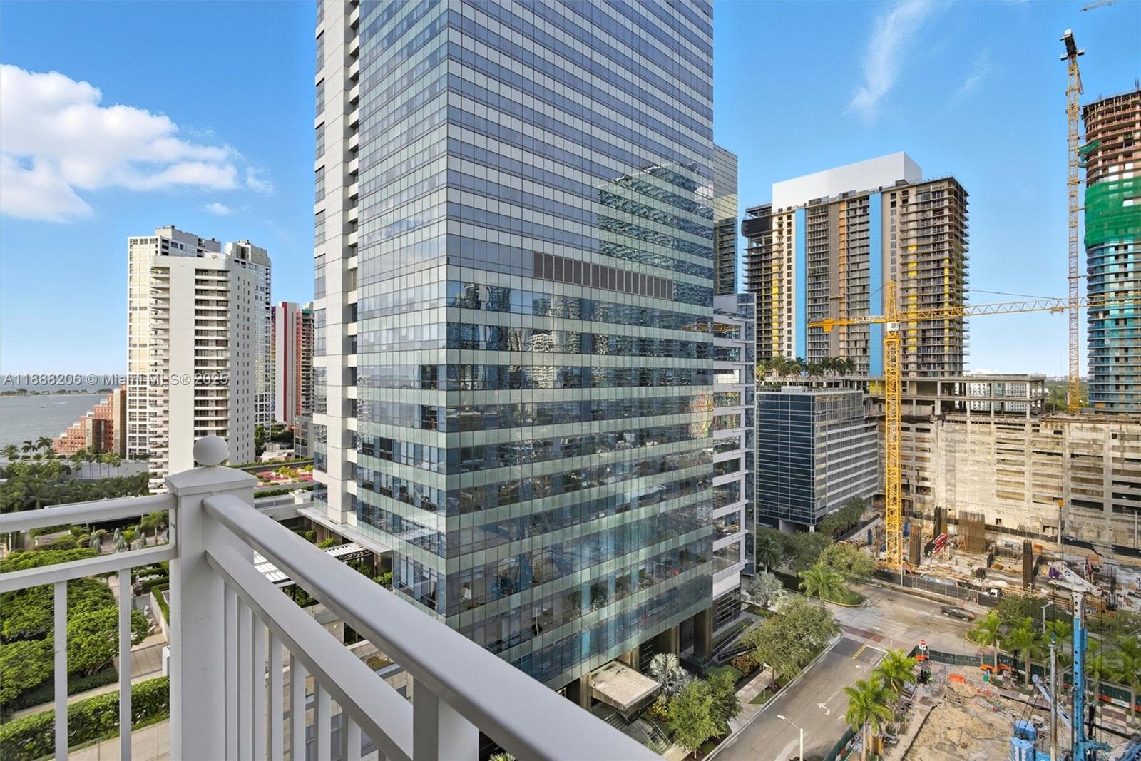 185 SE 14 Ter #1709, Miami FL 33131