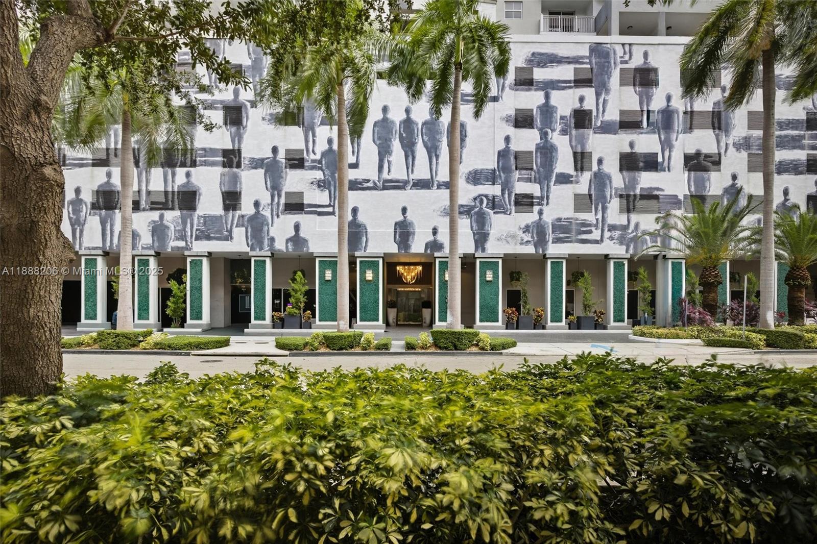 185 SE 14 Ter #1709, Miami FL 33131