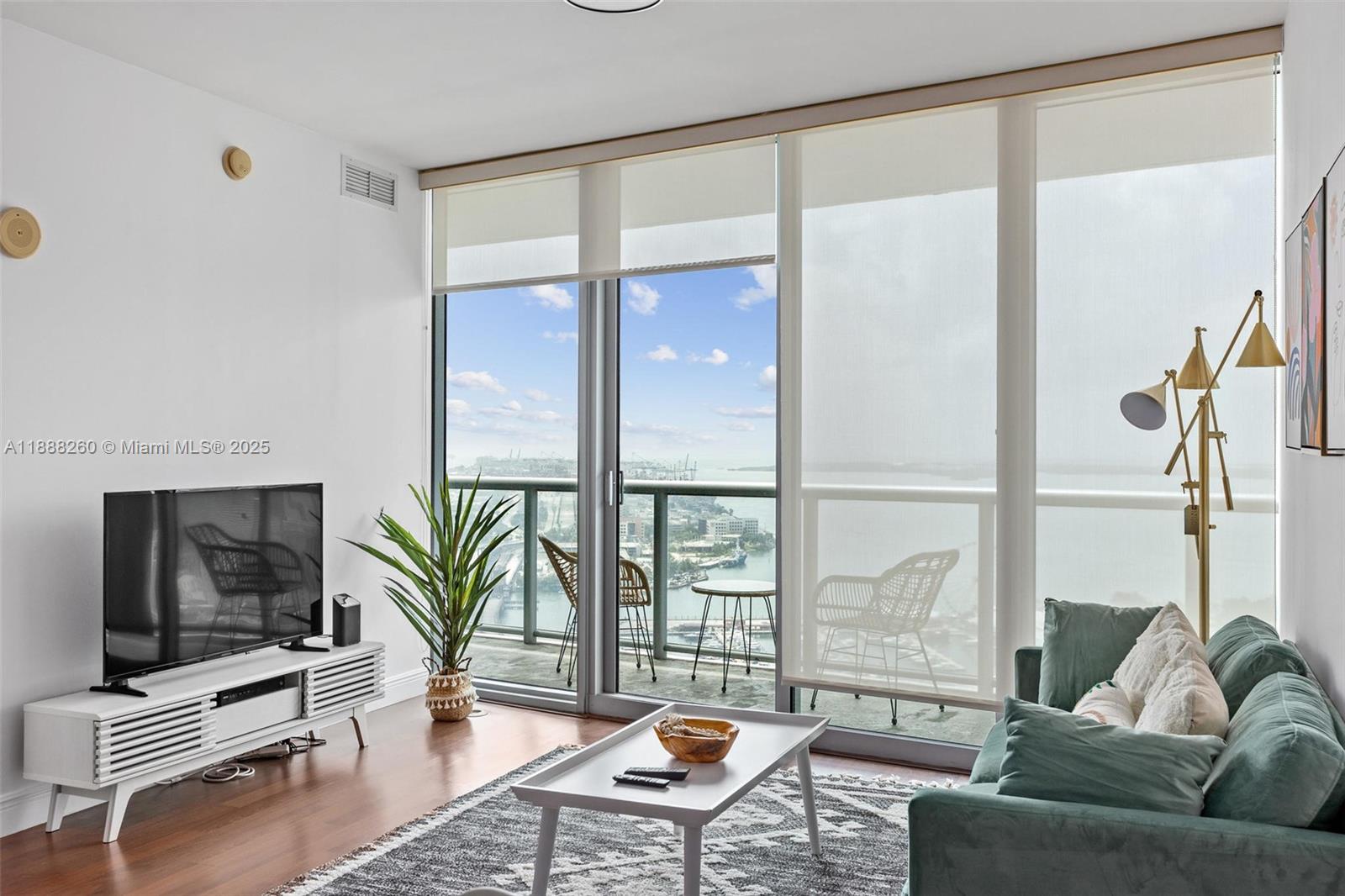 888 Biscayne Blvd #4002, Miami FL 33132