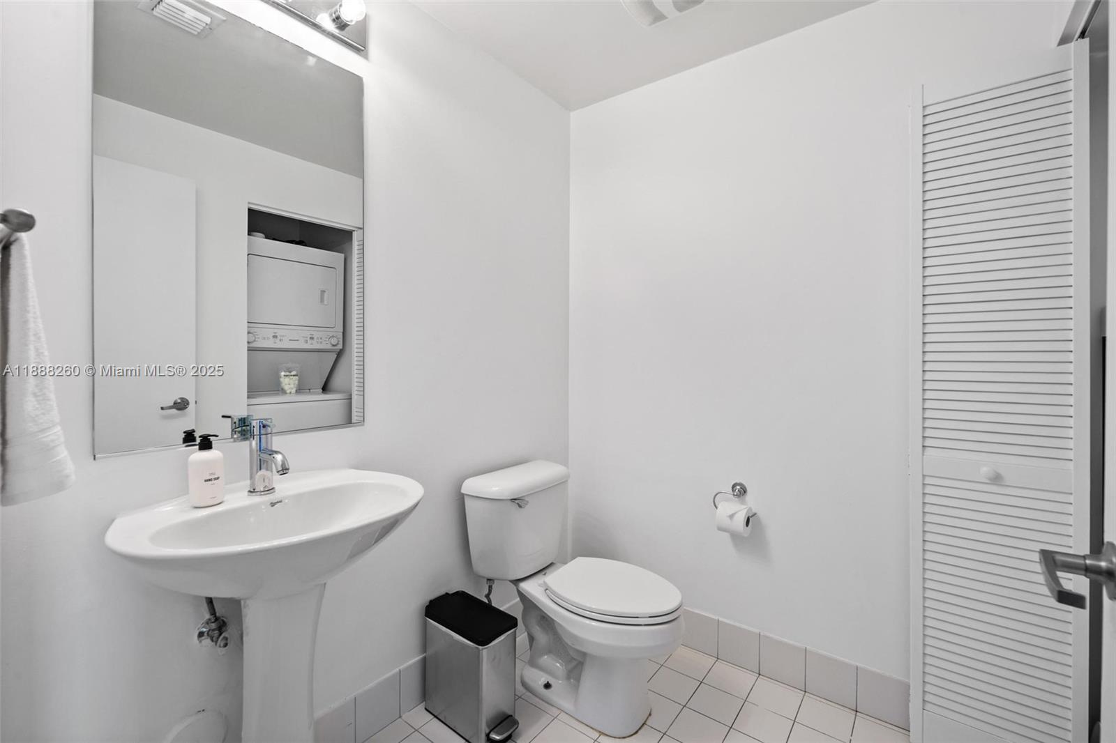 888 Biscayne Blvd #4002, Miami FL 33132