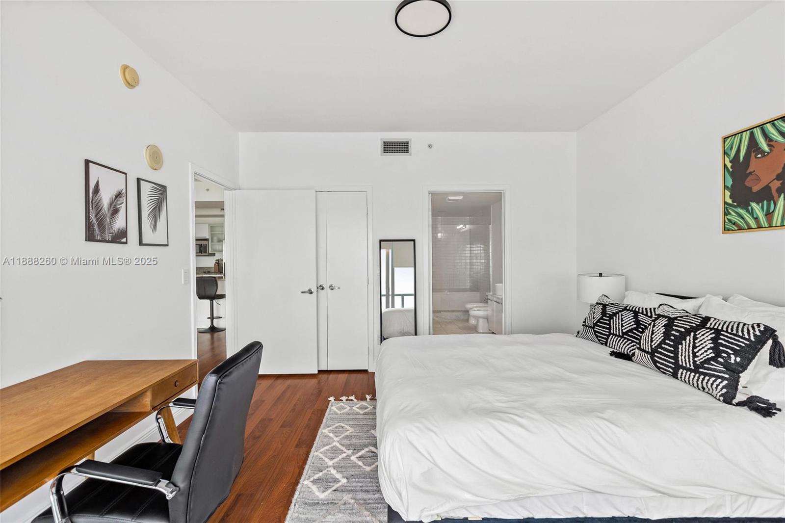 888 Biscayne Blvd #4002, Miami FL 33132