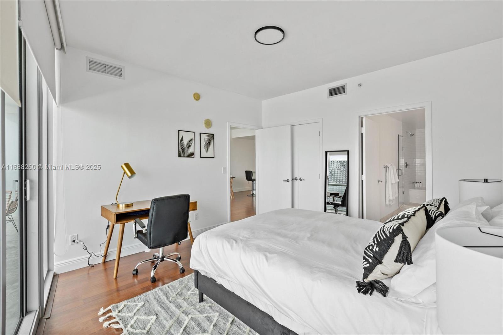 888 Biscayne Blvd #4002, Miami FL 33132