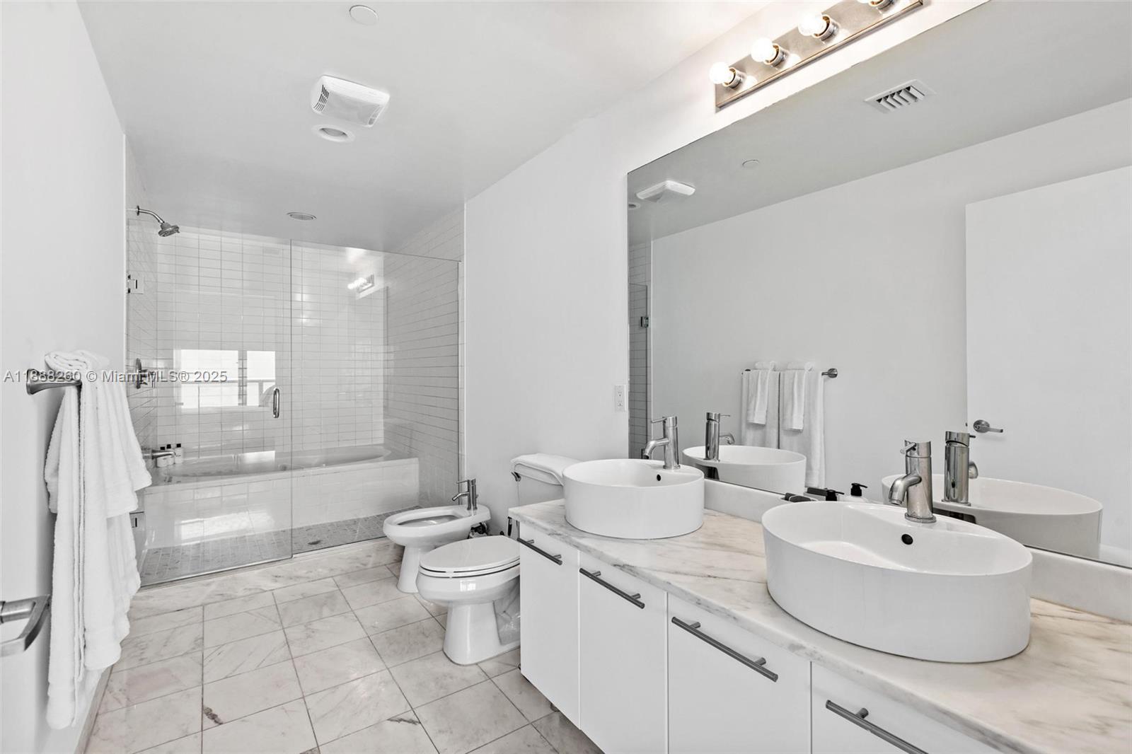 888 Biscayne Blvd #4002, Miami FL 33132