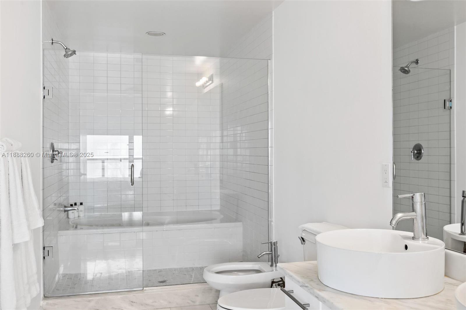 888 Biscayne Blvd #4002, Miami FL 33132