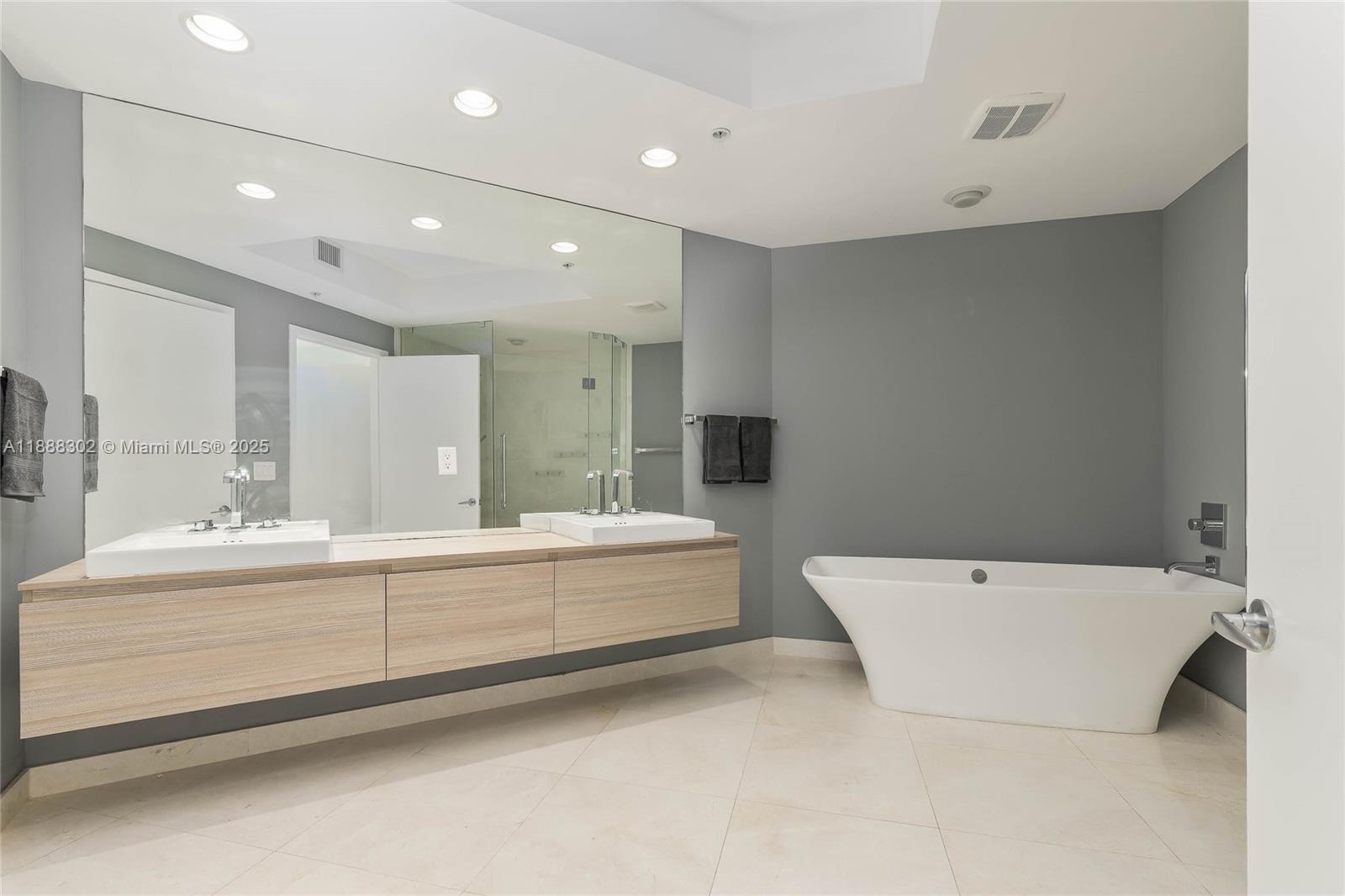17301 Biscayne Blvd #411, North Miami Beach FL 33160