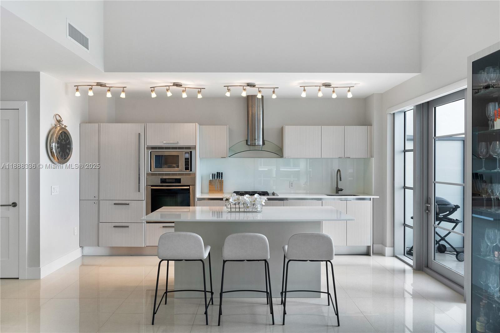 3739 Collins Ave #N-605, Miami Beach FL 33140