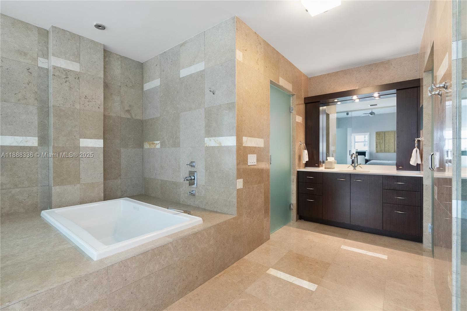 3739 Collins Ave #N-605, Miami Beach FL 33140