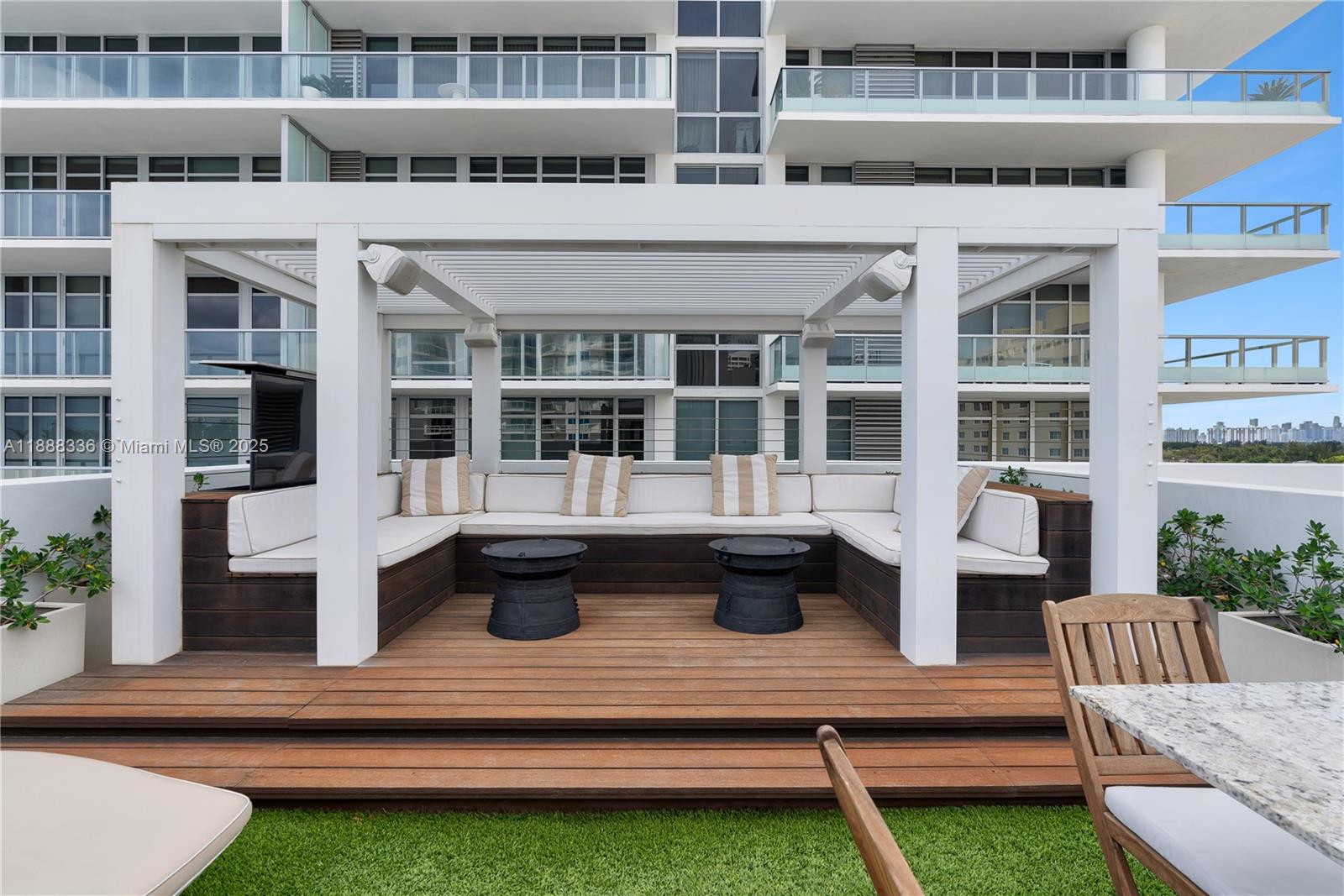 3739 Collins Ave #N-605, Miami Beach FL 33140
