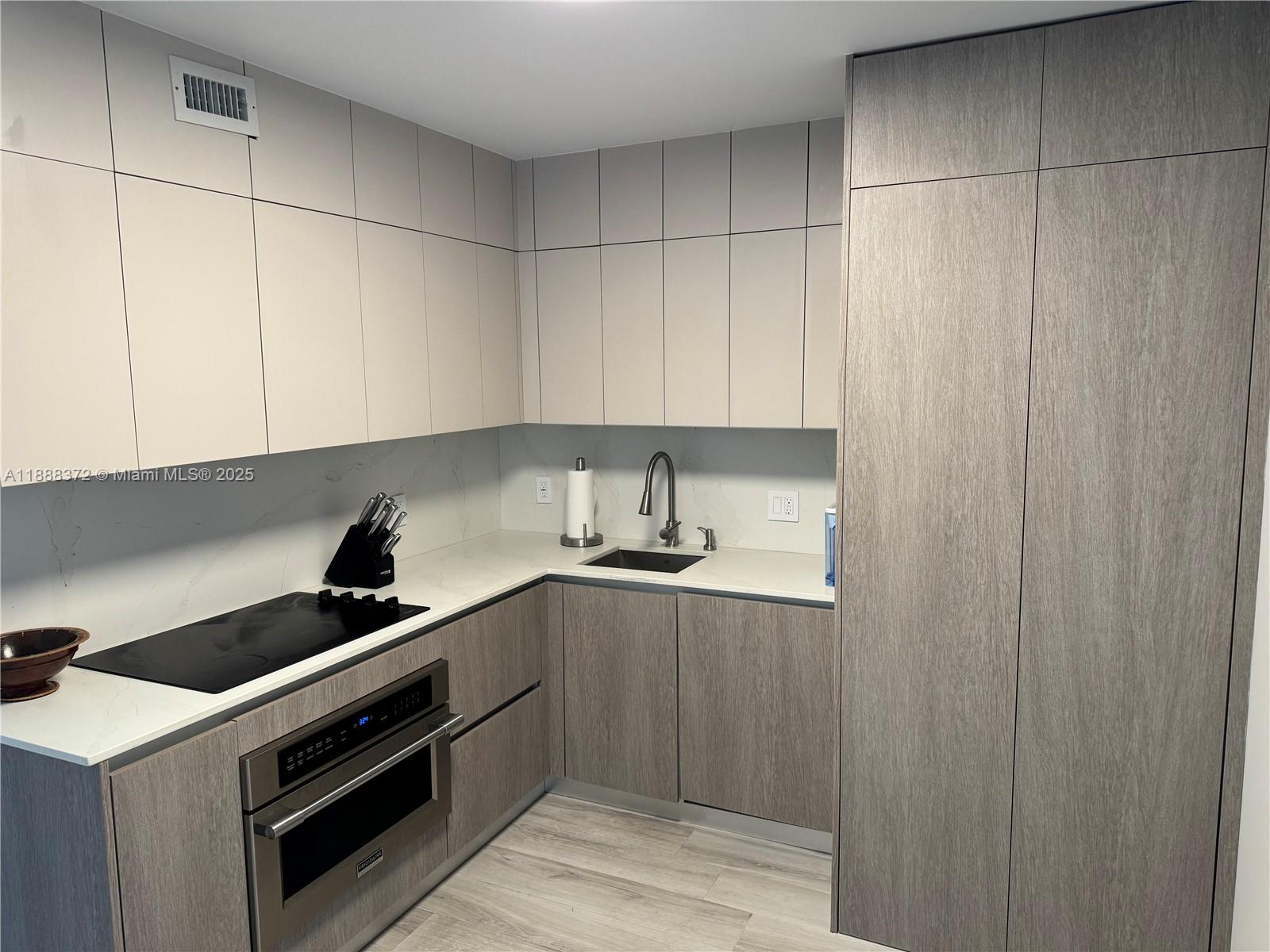 5151 Collins Ave #834, Miami Beach FL 33140