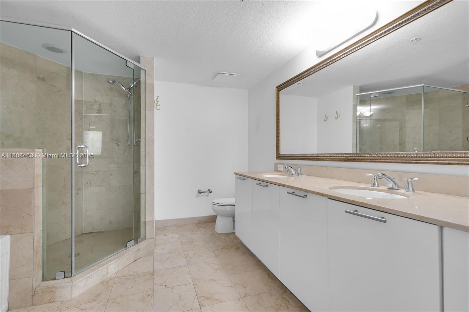 Miami FL 33132 - A11888463