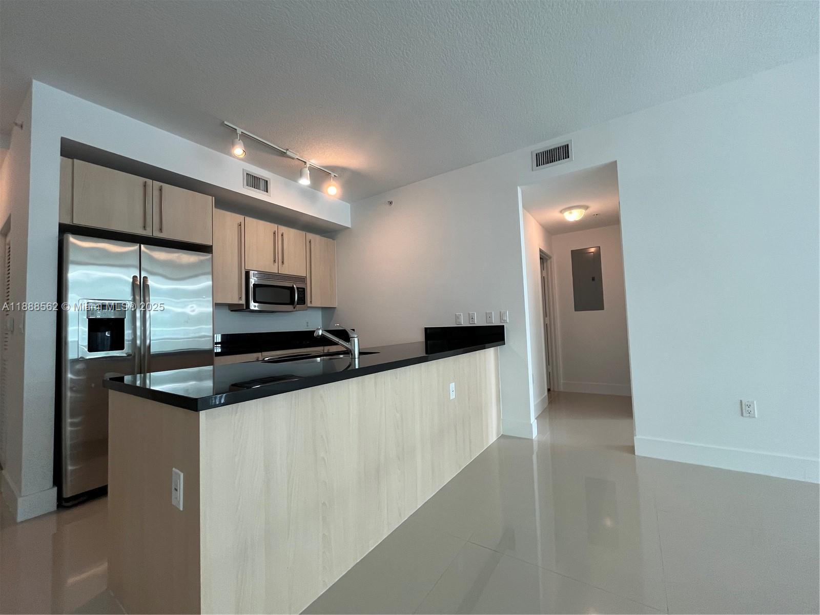 79 SW 12th St #2608-S, Miami FL 33130