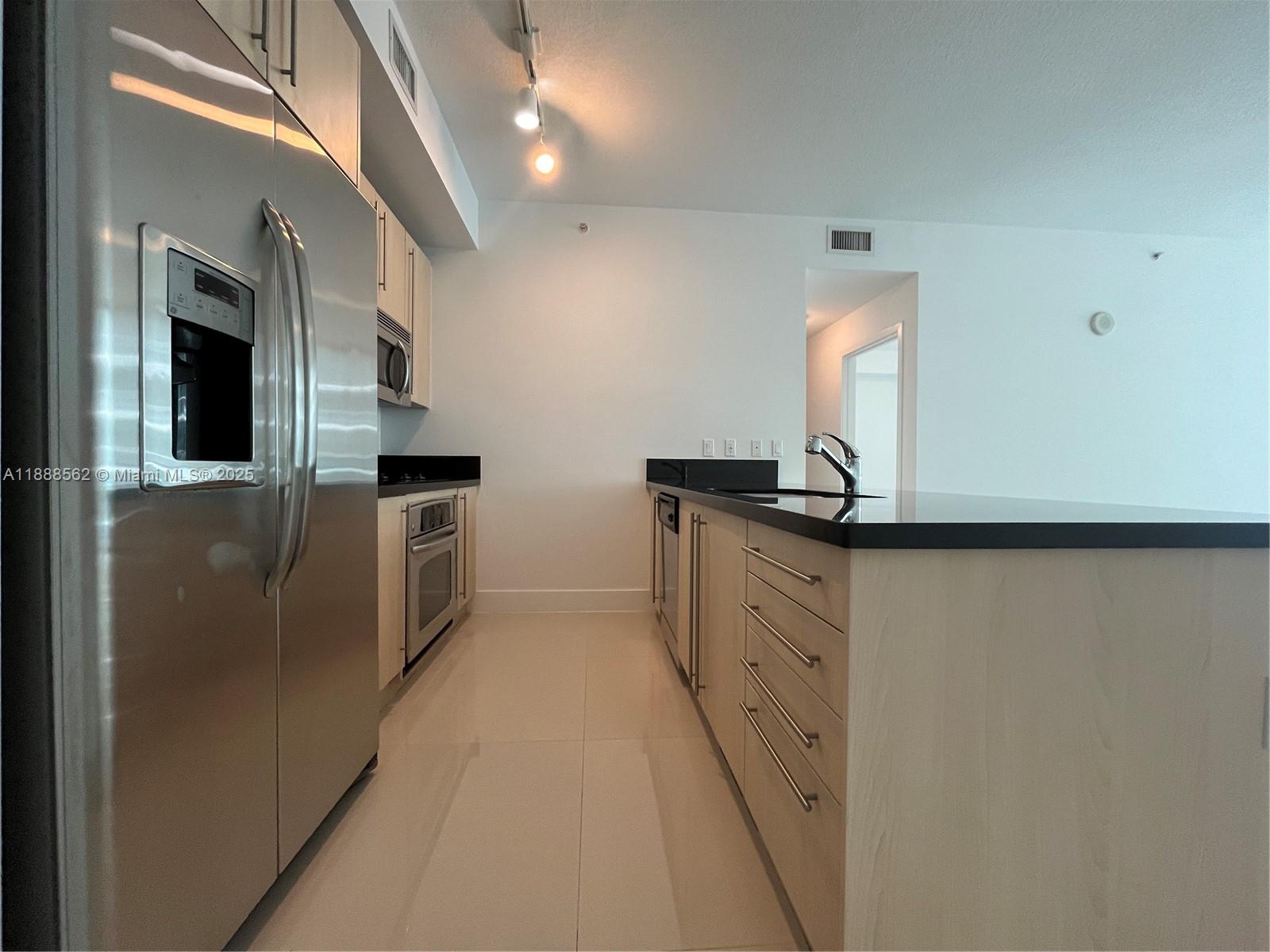 79 SW 12th St #2608-S, Miami FL 33130