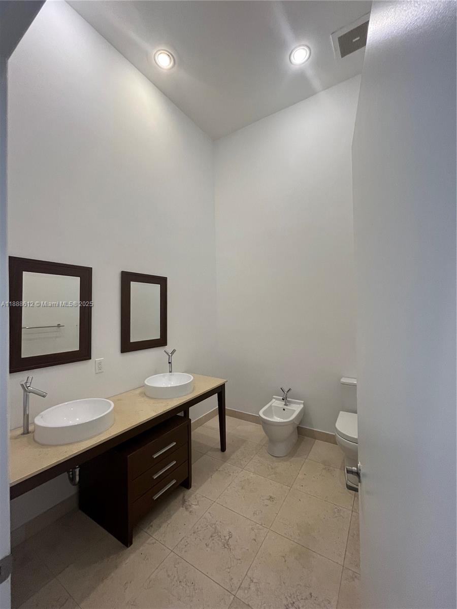 495 Brickell Ave #4106, Miami FL 33131