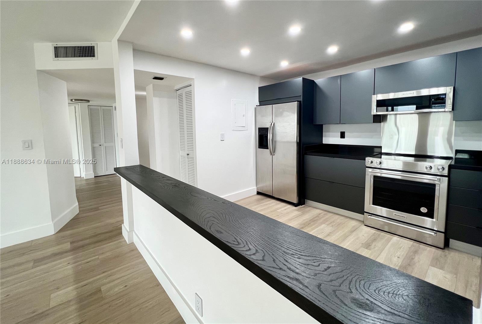 1901 Brickell Ave #B1613, Miami FL 33129