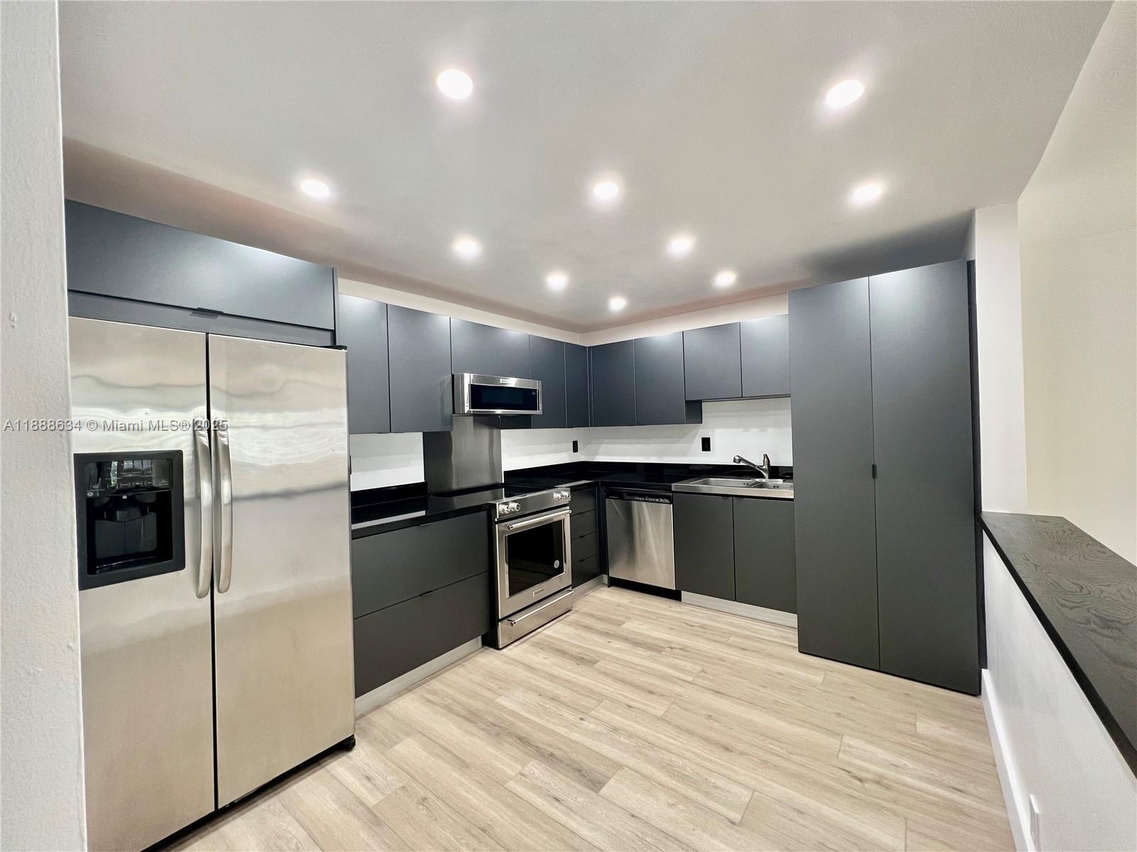 1901 Brickell Ave #B1613, Miami FL 33129
