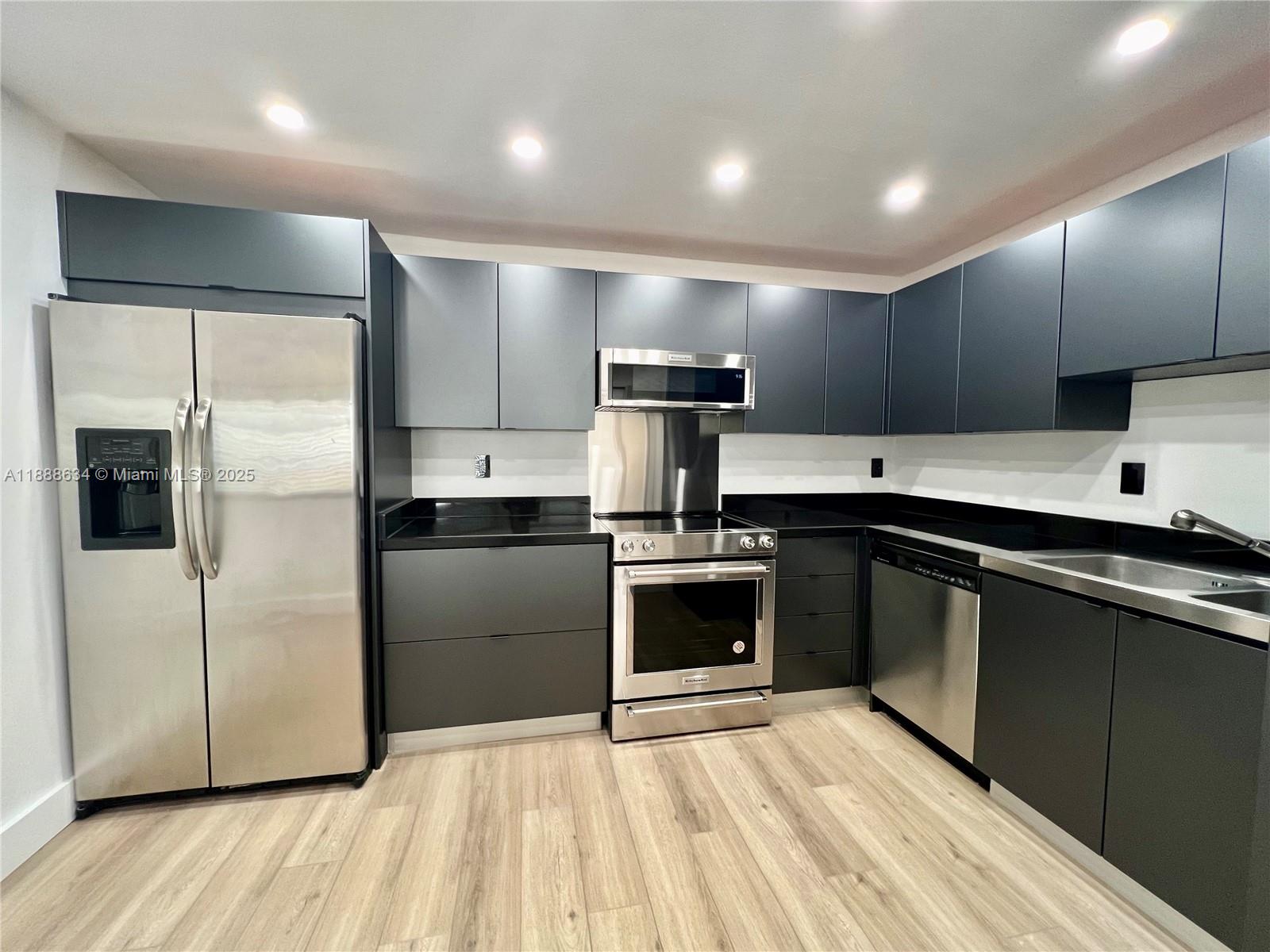 1901 Brickell Ave #B1613, Miami FL 33129