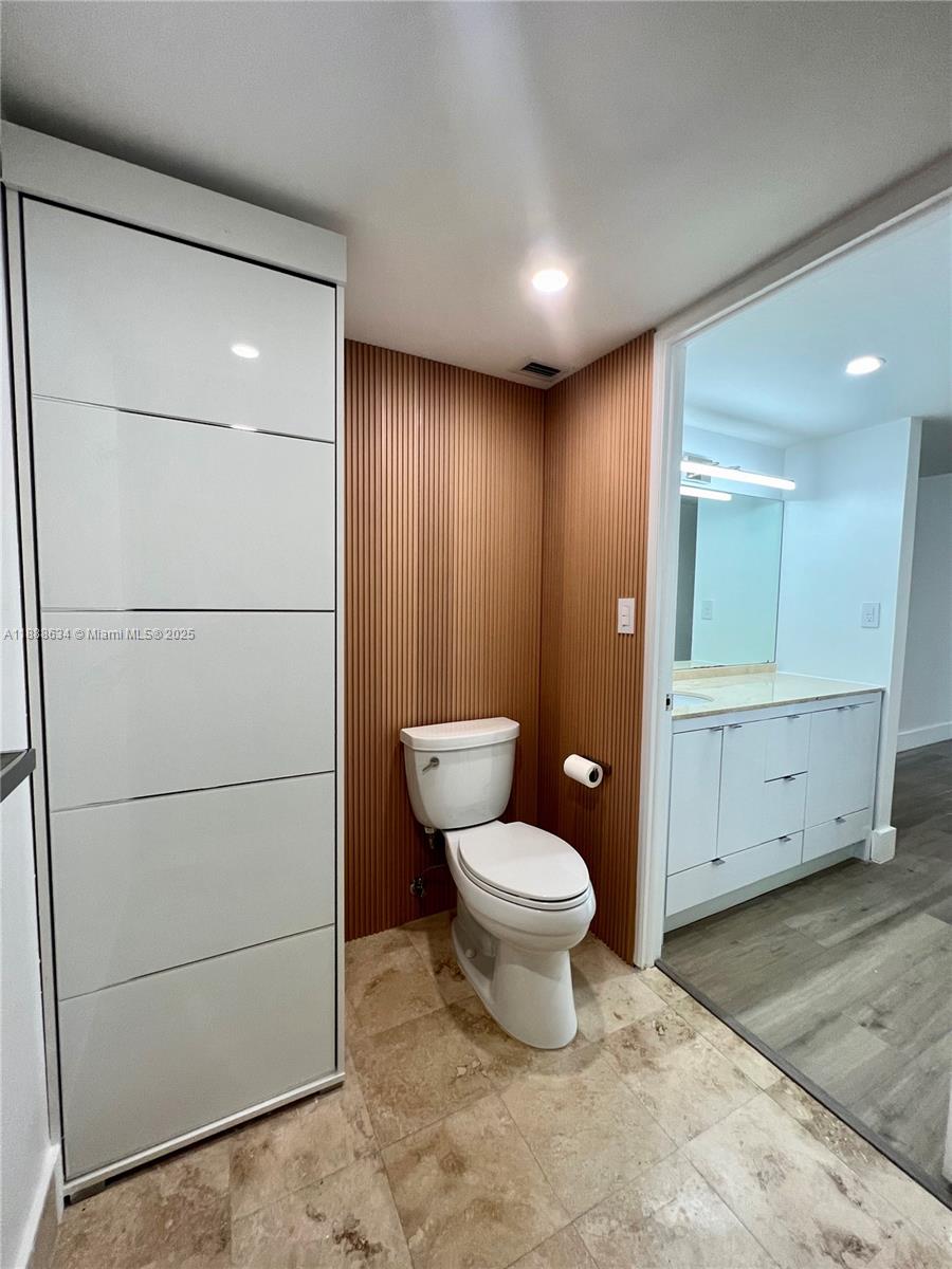 1901 Brickell Ave #B1613, Miami FL 33129
