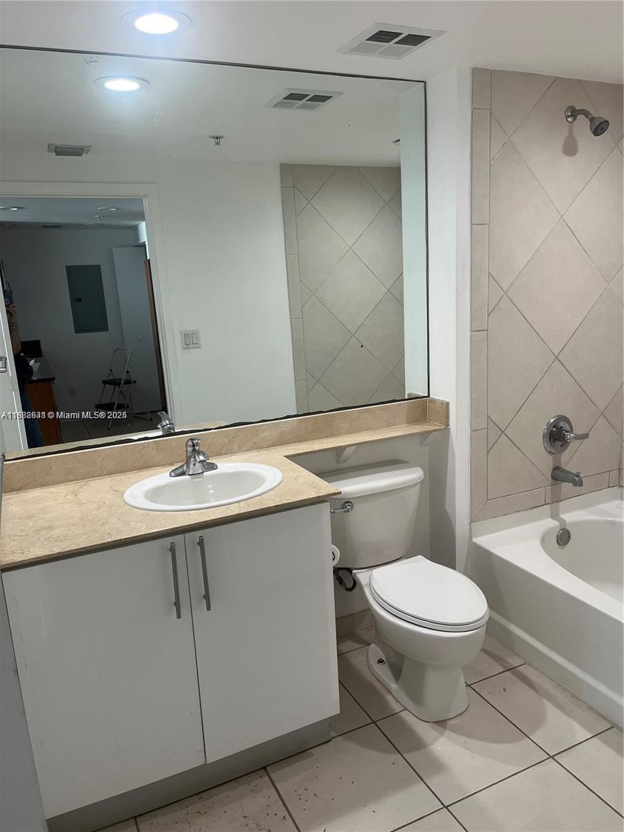 335 S Biscayne Blvd #1506, Miami FL 33131