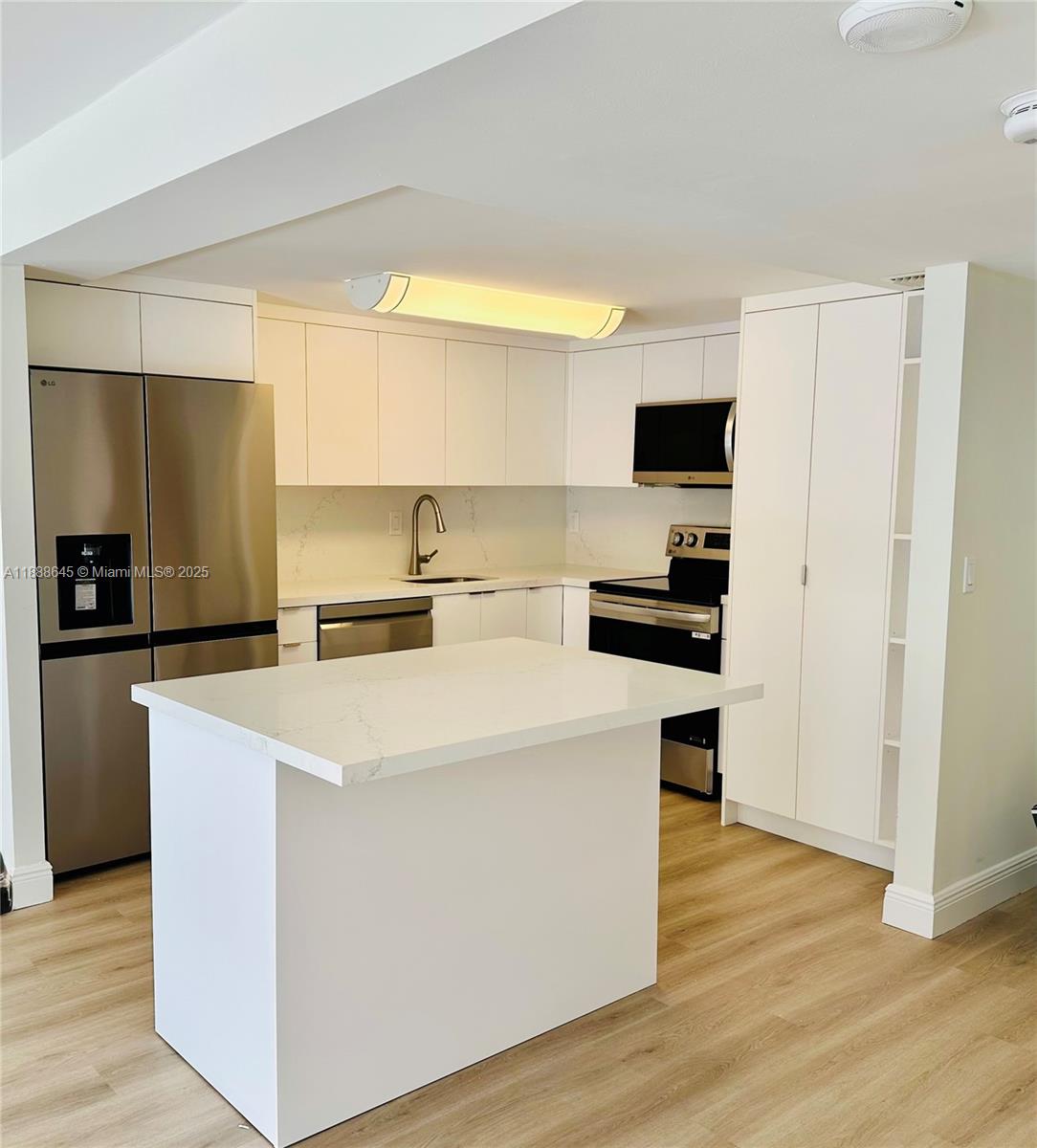 1901 Brickell Ave #B1503, Miami FL 33129