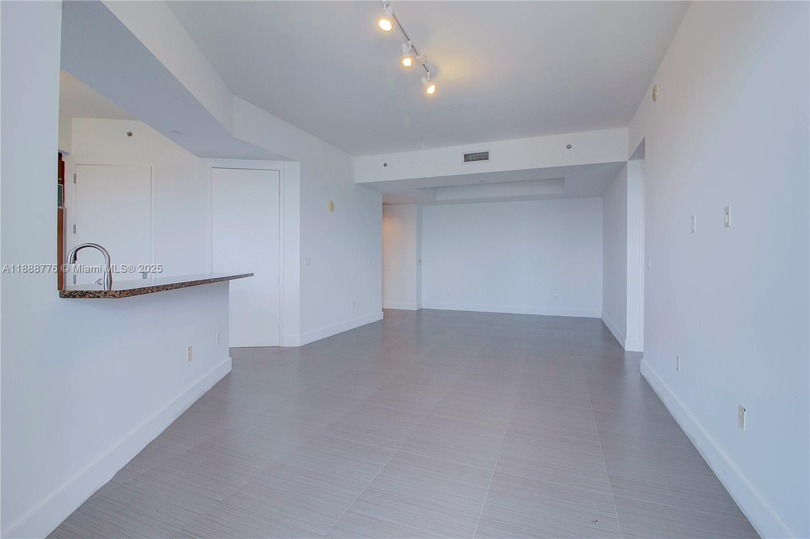 15901 Collins Ave #1605, Sunny Isles Beach FL 33160