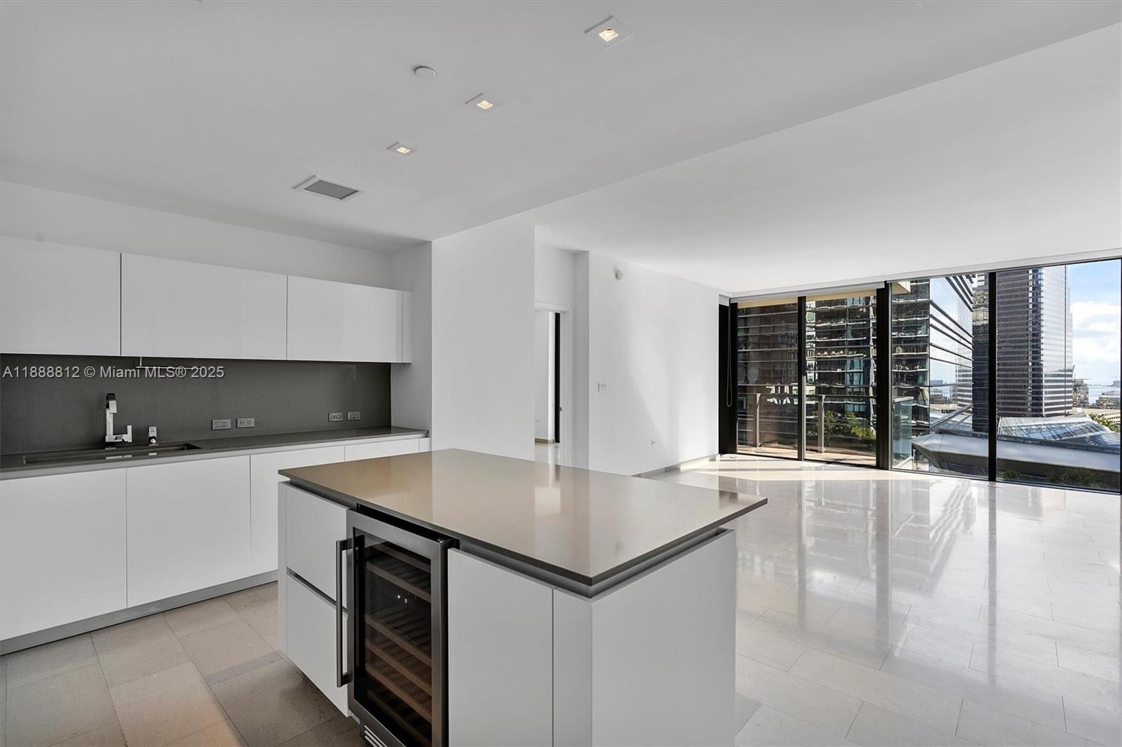 88 SW 7th St #1007, Miami FL 33130