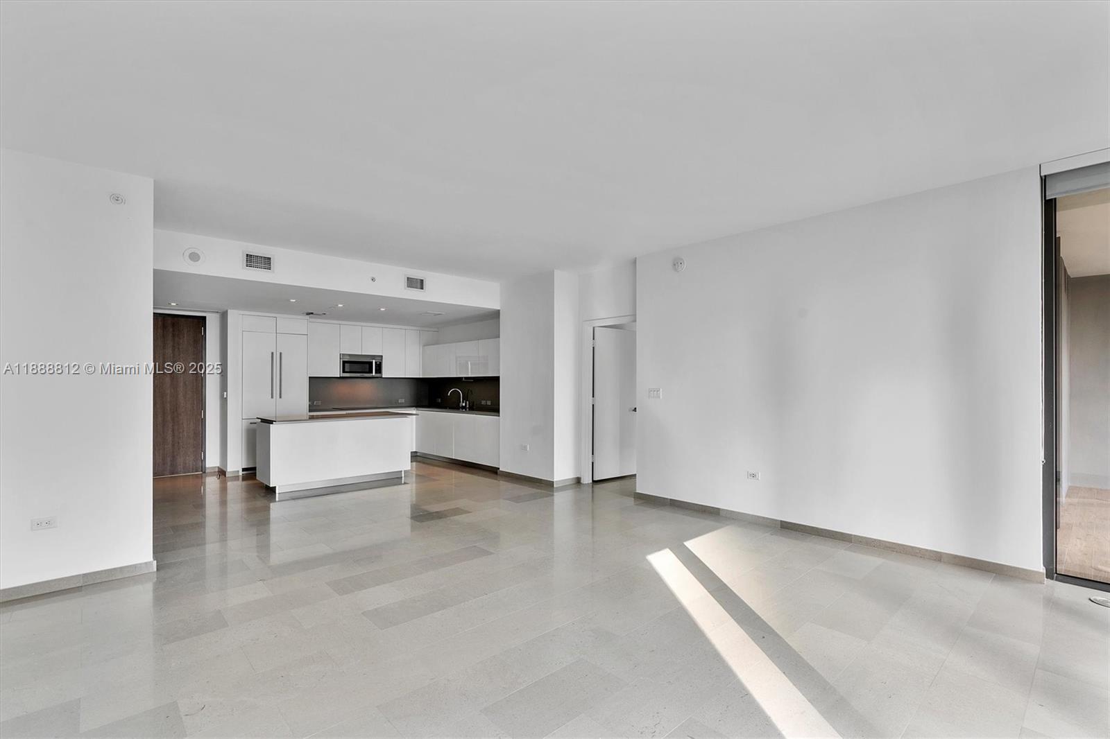 88 SW 7th St #1007, Miami FL 33130