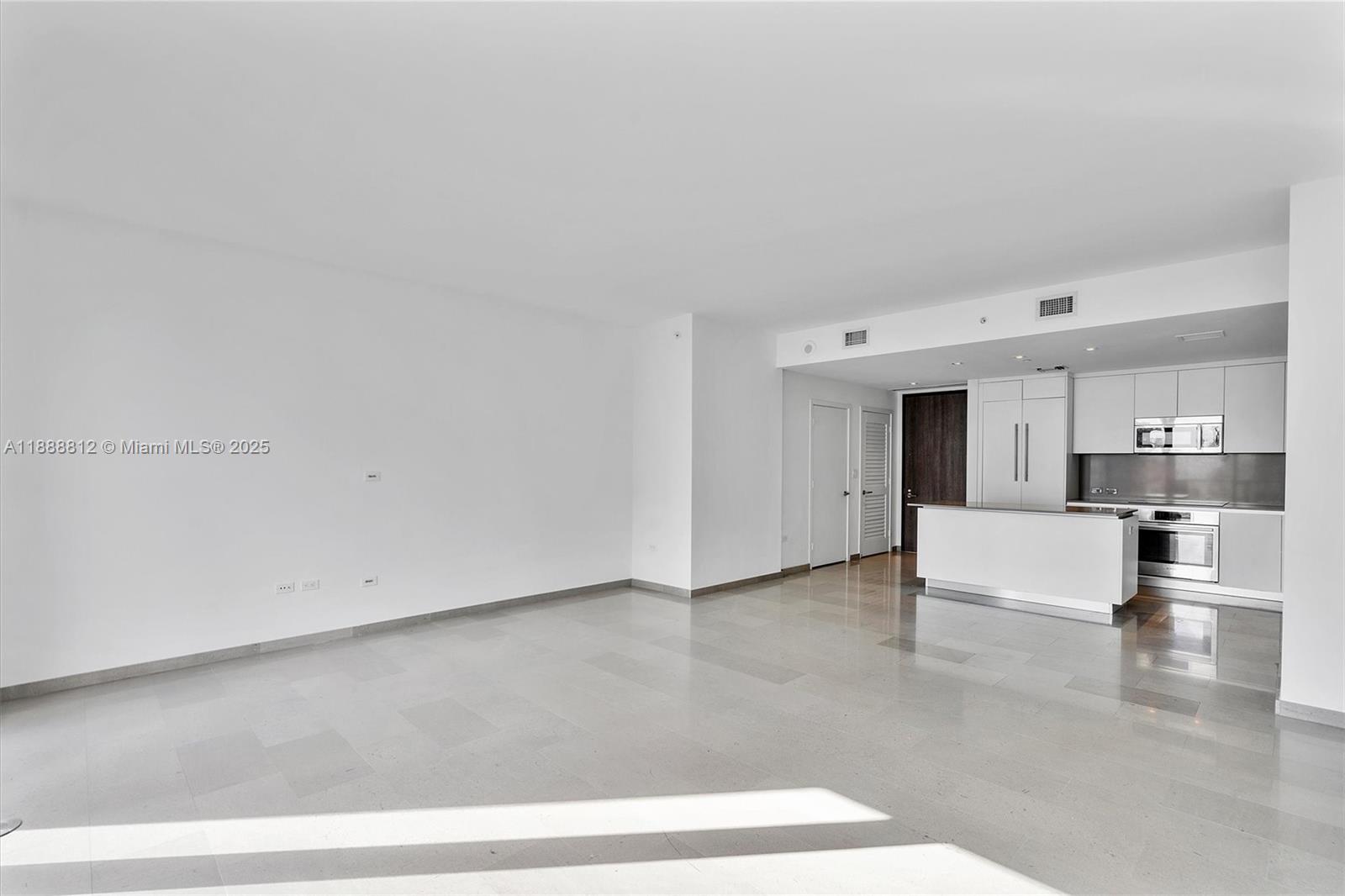 88 SW 7th St #1007, Miami FL 33130