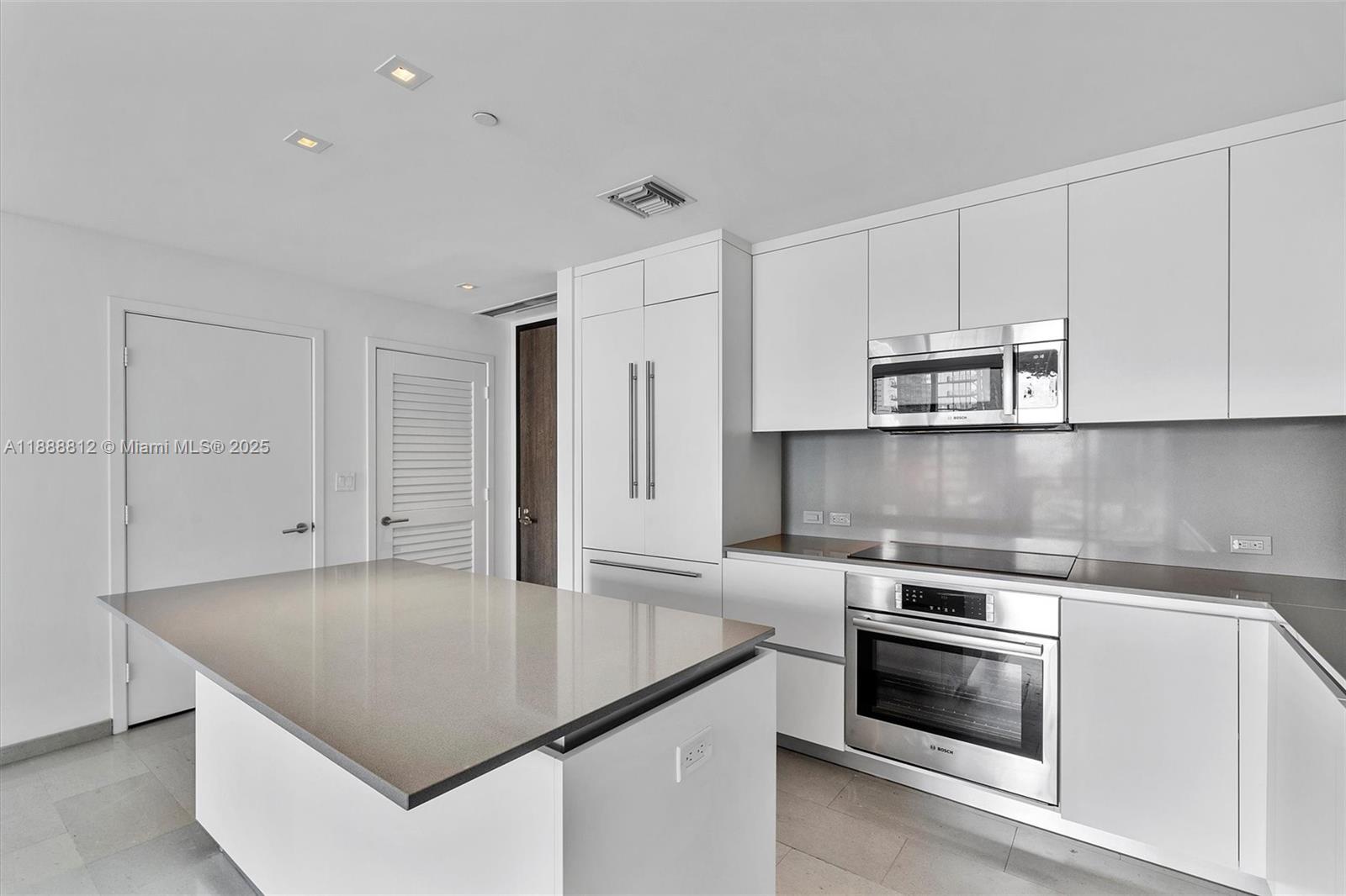 88 SW 7th St #1007, Miami FL 33130