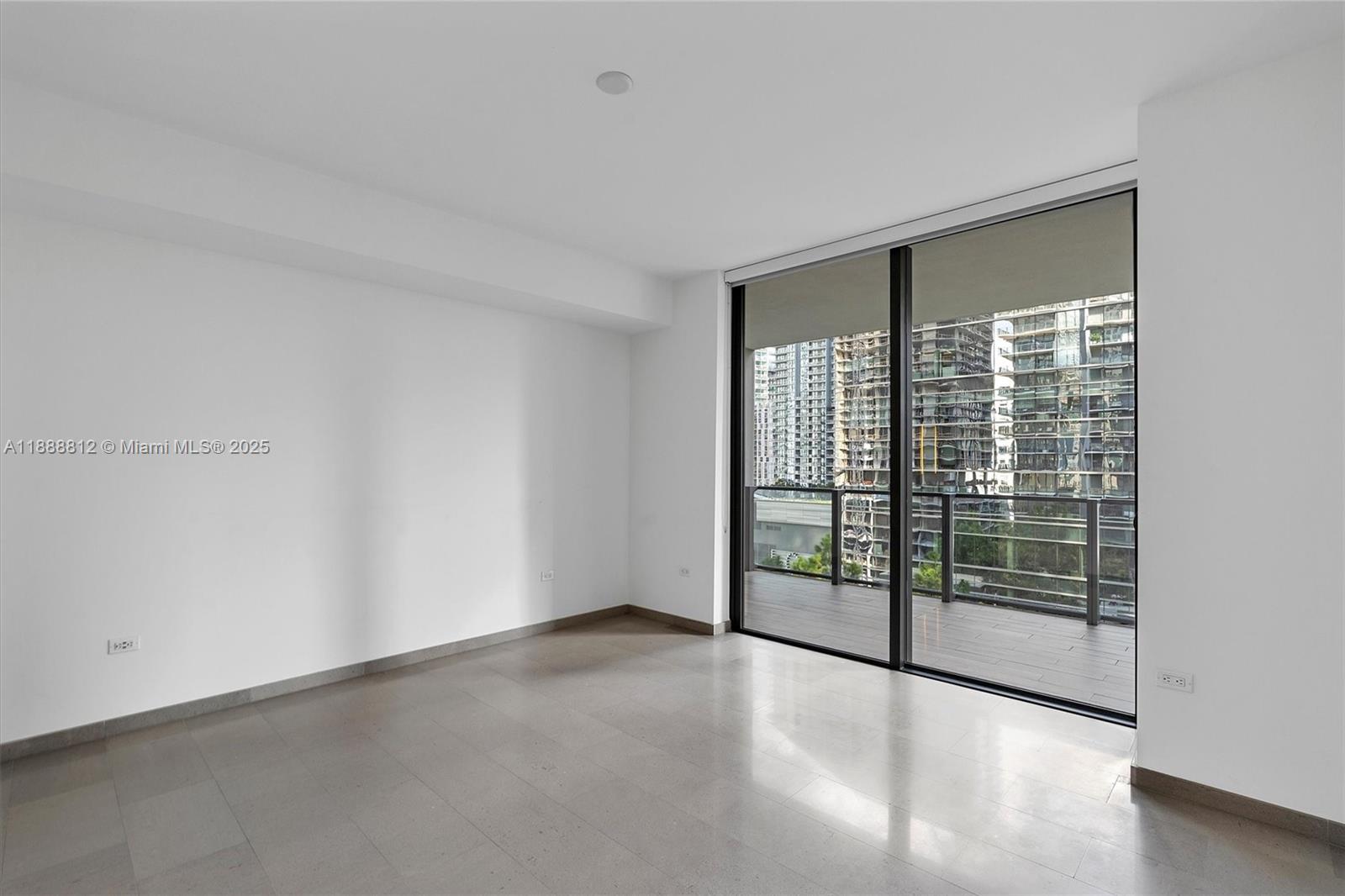 88 SW 7th St #1007, Miami FL 33130