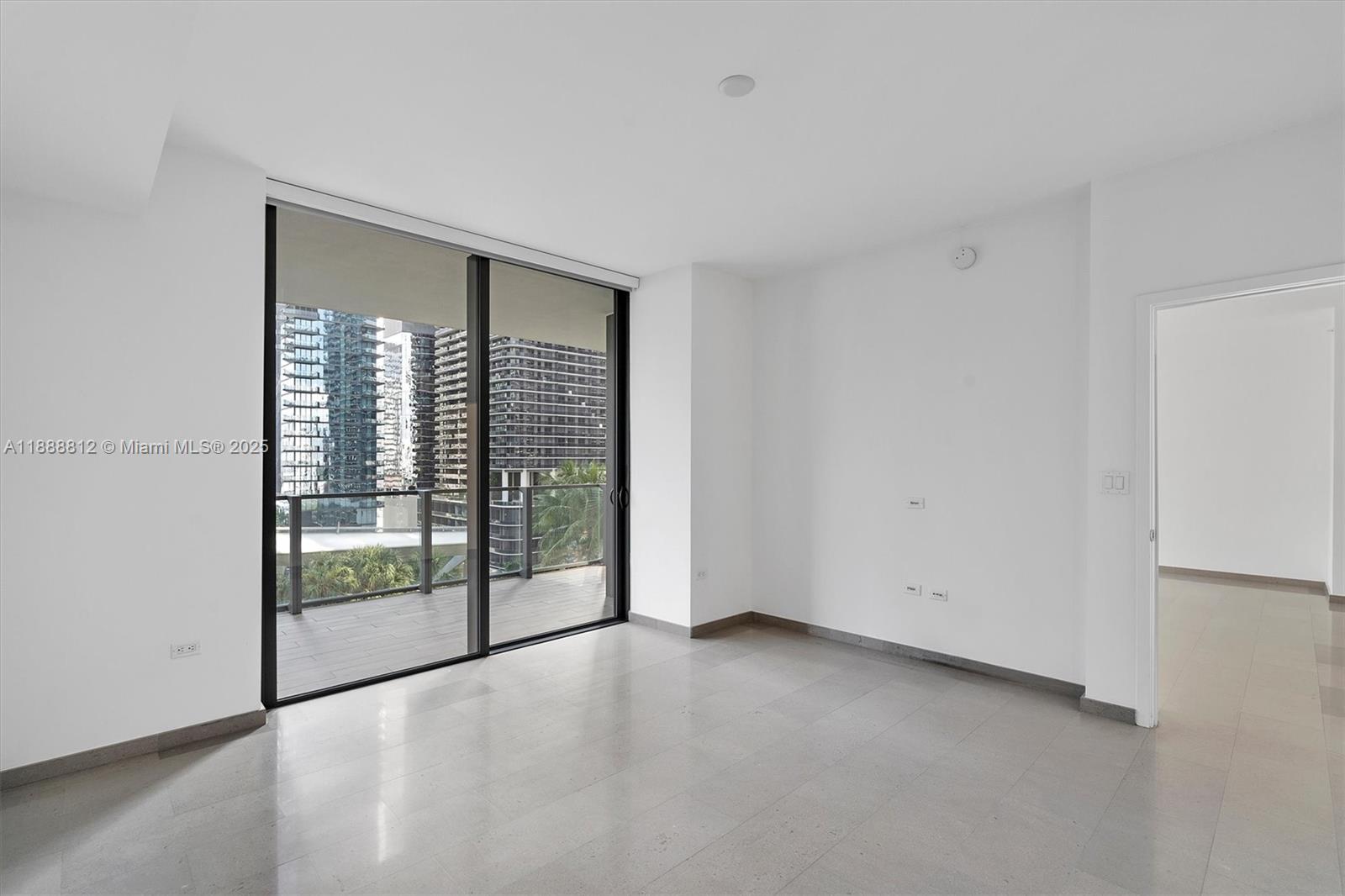 88 SW 7th St #1007, Miami FL 33130