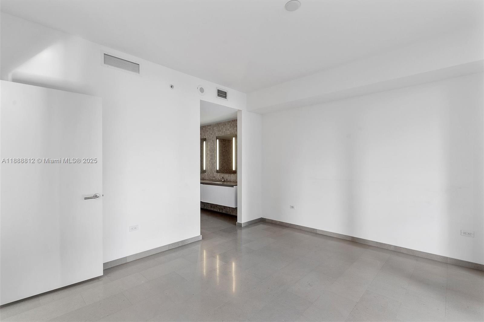 88 SW 7th St #1007, Miami FL 33130