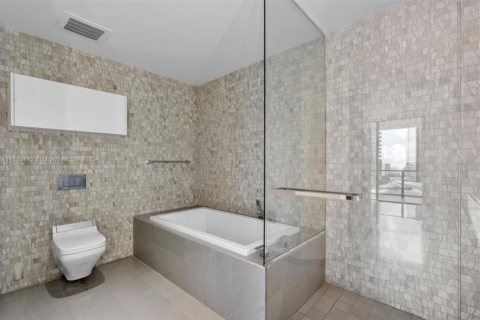 88 SW 7th St #1007, Miami FL 33130