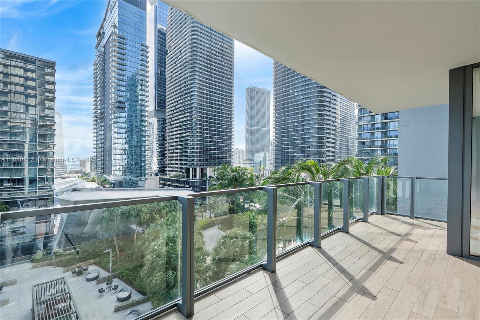 88 SW 7th St #1007, Miami FL 33130