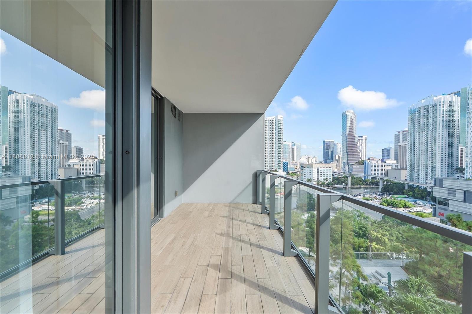 88 SW 7th St #1007, Miami FL 33130