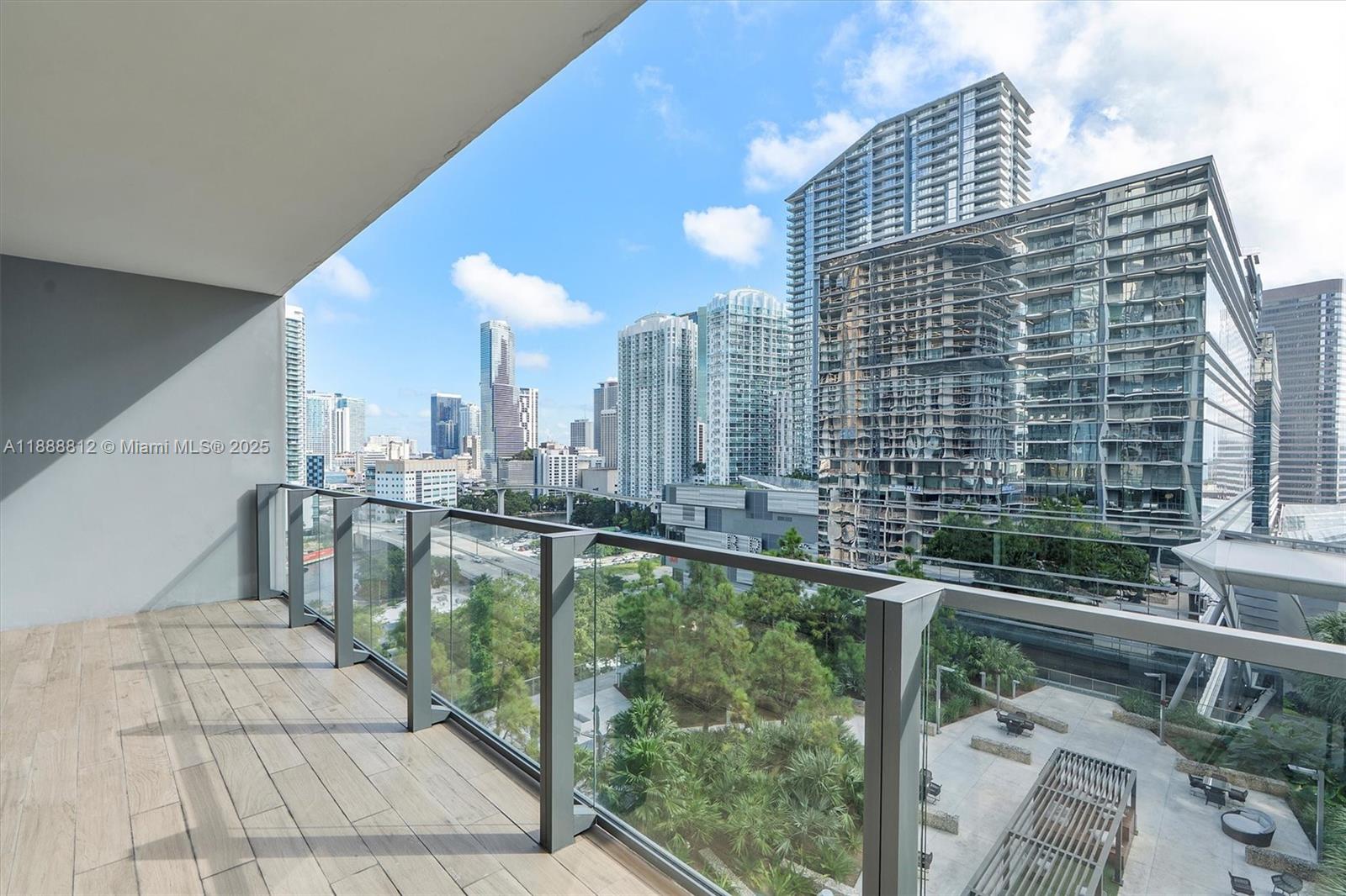 88 SW 7th St #1007, Miami FL 33130