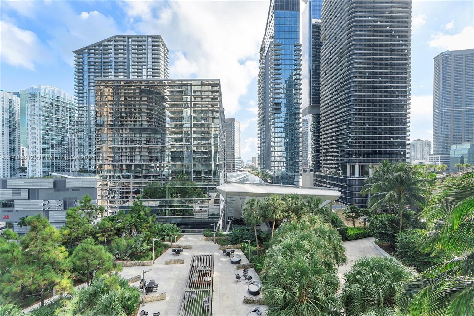 88 SW 7th St #1007, Miami FL 33130