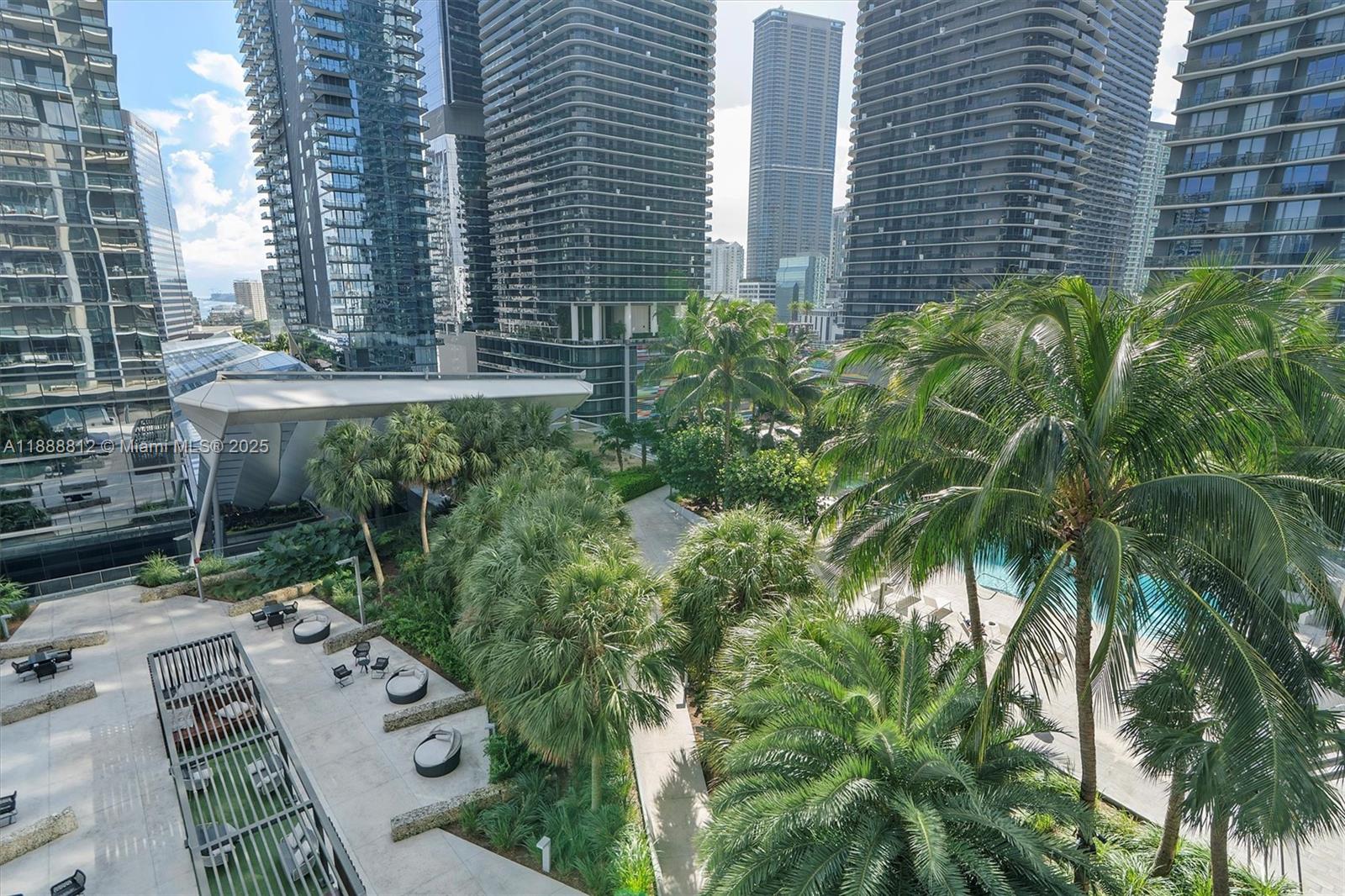 88 SW 7th St #1007, Miami FL 33130