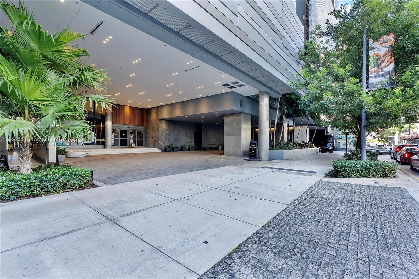 88 SW 7th St #1007, Miami FL 33130