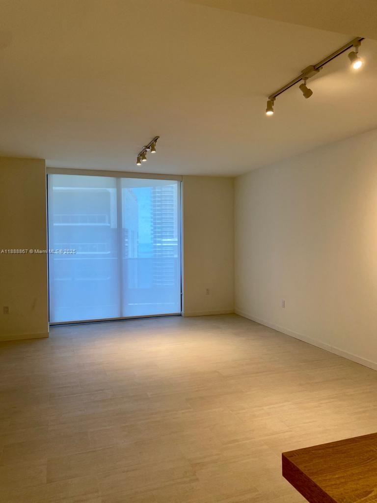 1000 Brickell Plz #4805, Miami FL 33131
