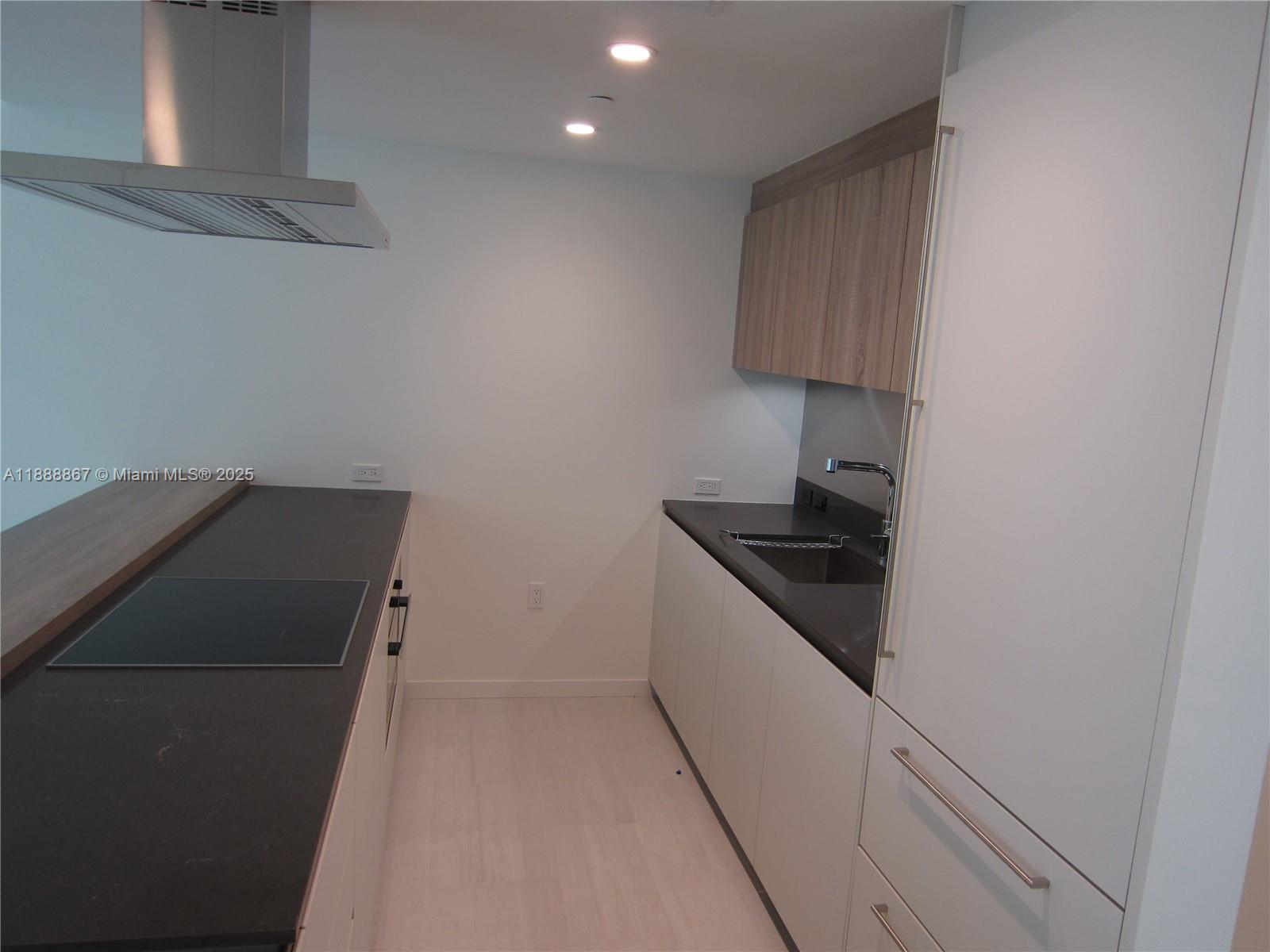 1000 Brickell Plz #4805, Miami FL 33131