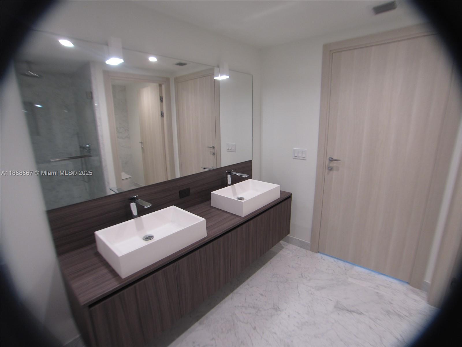 1000 Brickell Plz #4805, Miami FL 33131