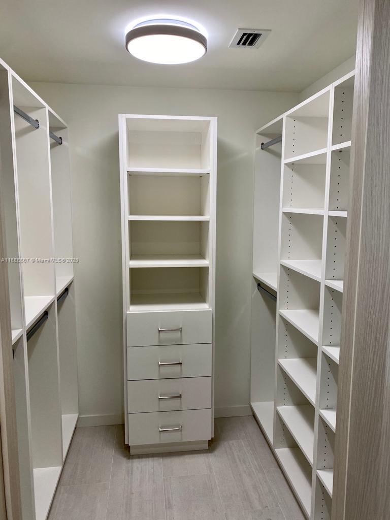 1000 Brickell Plz #4805, Miami FL 33131