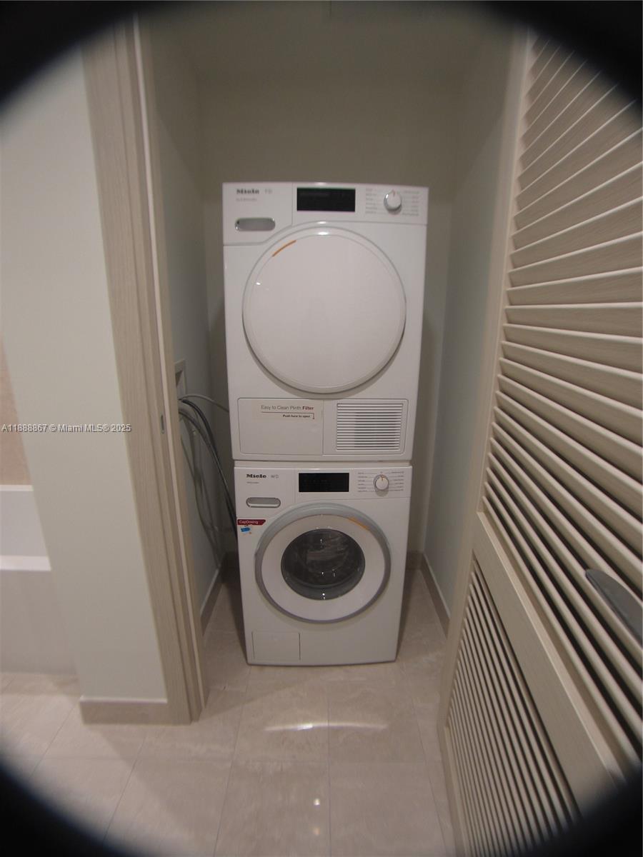 1000 Brickell Plz #4805, Miami FL 33131