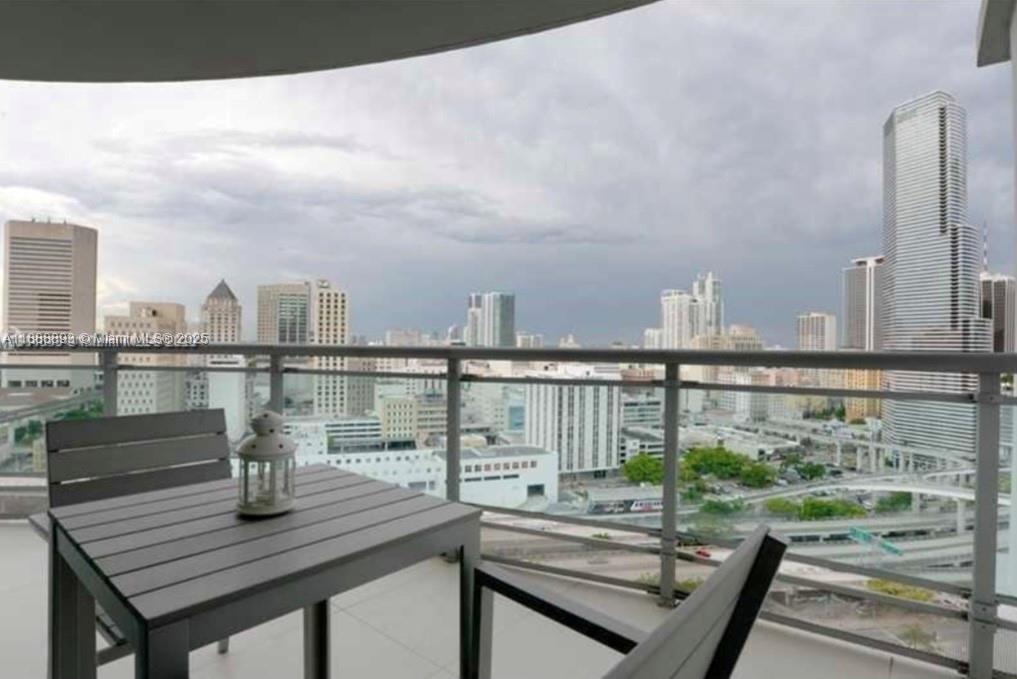 350 S Miami Ave #2113, Miami FL 33130