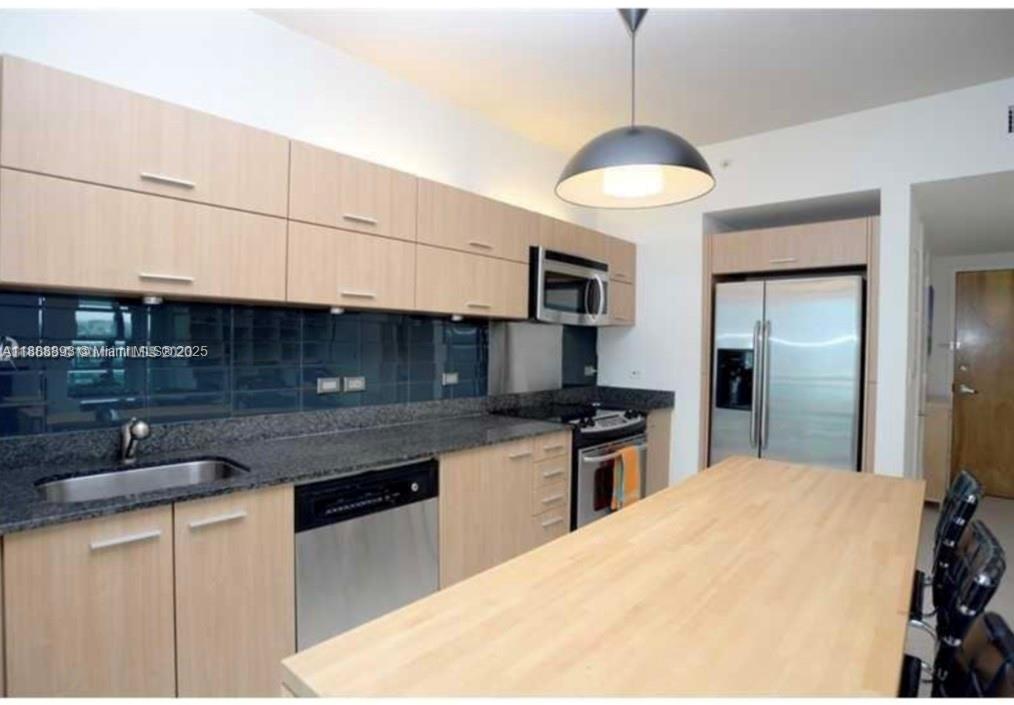 350 S Miami Ave #2113, Miami FL 33130