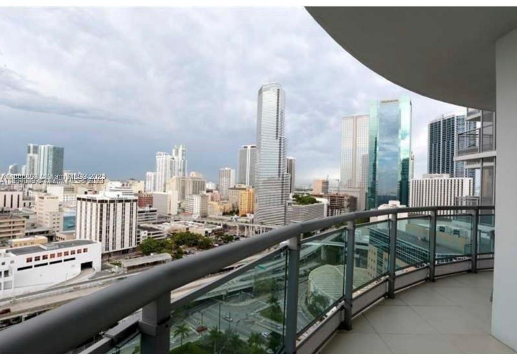 350 S Miami Ave #2113, Miami FL 33130