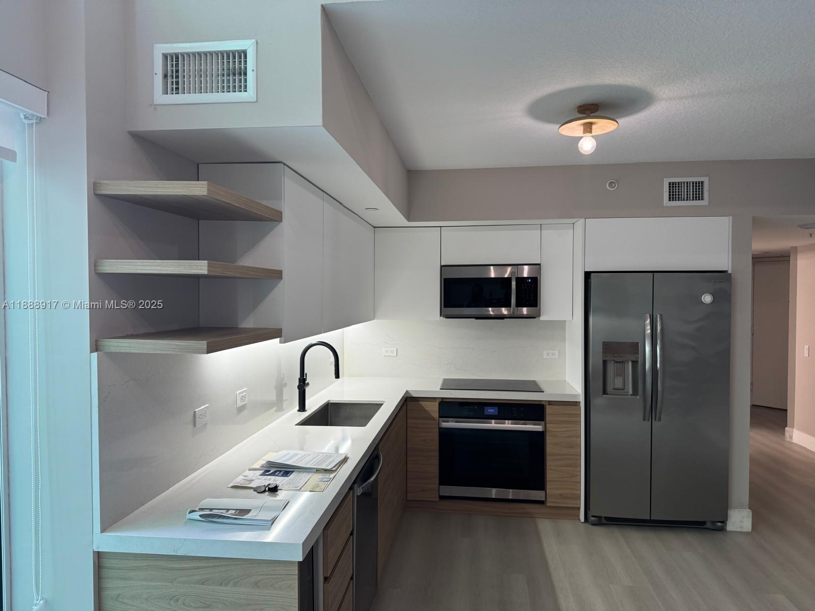 41 SE 5th St #501, Miami FL 33131