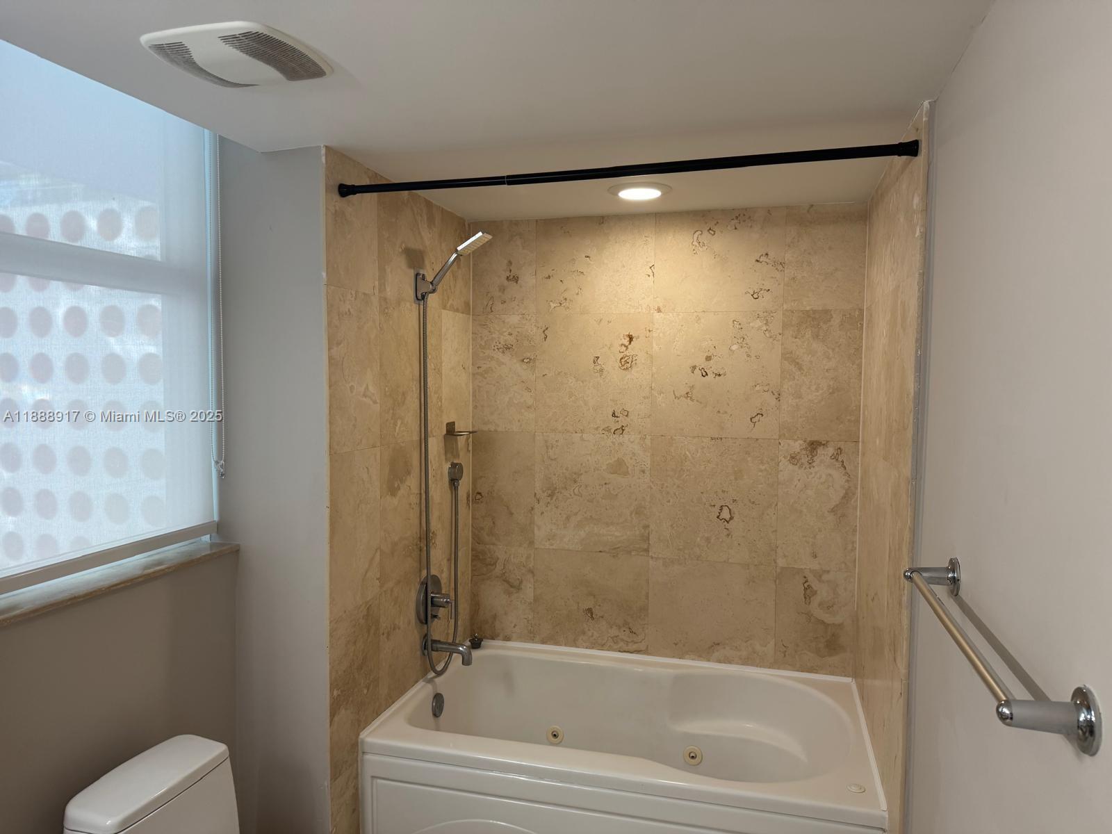 41 SE 5th St #501, Miami FL 33131